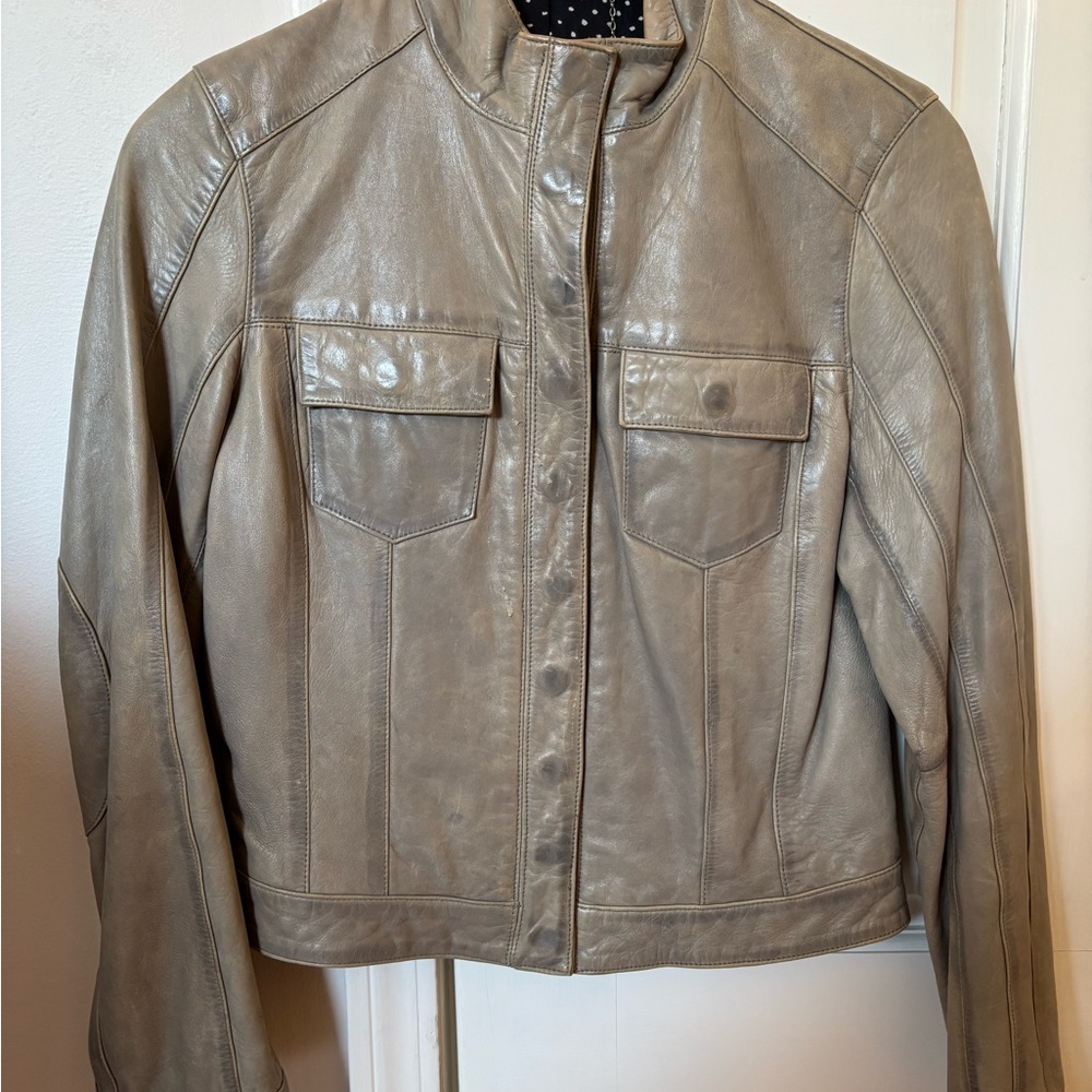 Tan Leather Jacket with Stand-Up Collar and Fitted Design